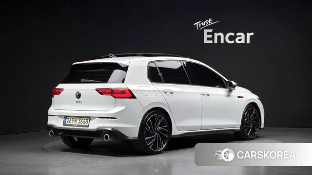 Volkswagen Golf 8th Generation 2023 Белый из Кореи