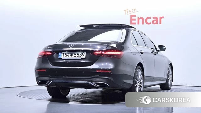 Mercedes-Benz E-Class W213 2022 Серый из Кореи