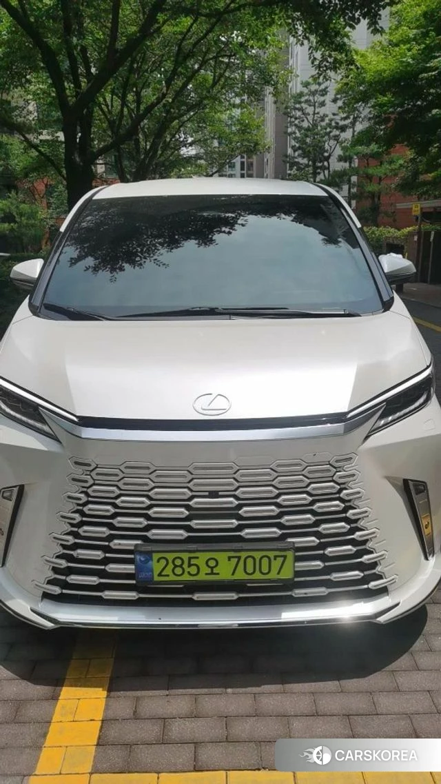 Lexus LM Second Generation 2024 Белый из Кореи