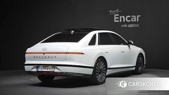Hyundai Grandeur Hybrid (GN7) 2023 Белый из Кореи