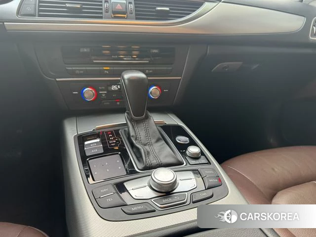 Audi A6L 2018 Черный из Китая