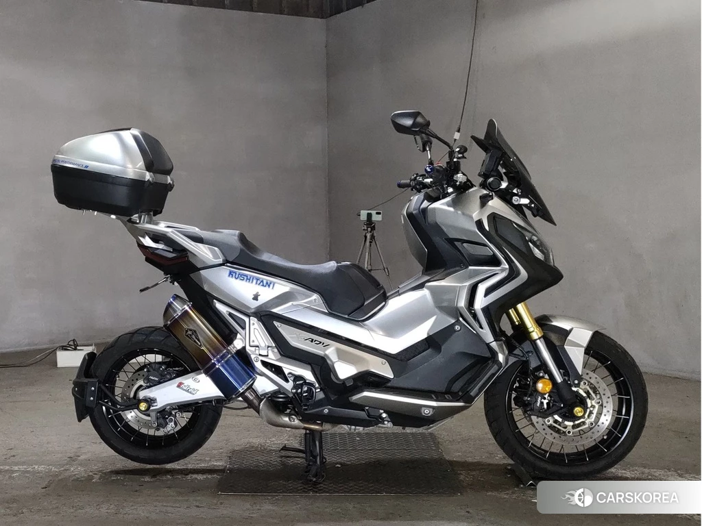 Проданный Honda X-ADV 750 2017 из Японии