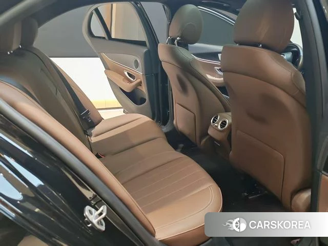 Mercedes-Benz E-class (imported) 2021 Черный из Китая