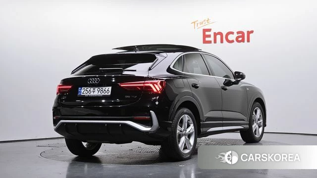 Audi Q3 (F3) 2022 Черный из Кореи