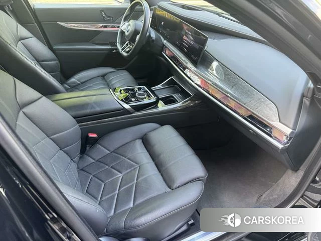 BMW i7 2023 Черный из Китая