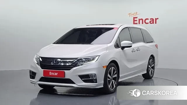 Honda Odyssey 2018 Белый из Кореи