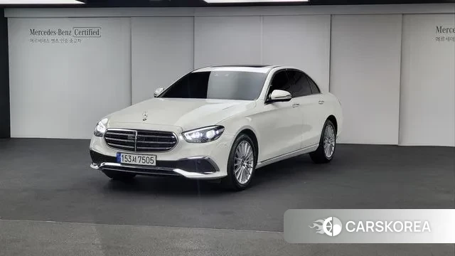 Mercedes-Benz E-Class W213 2023 Белый из Кореи