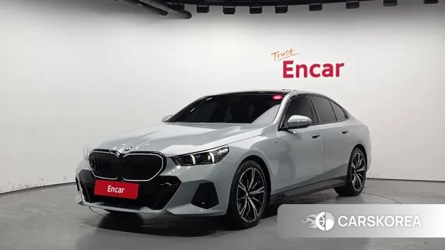 BMW 5 Series (G60) 2024 Серебристо-серый из Кореи