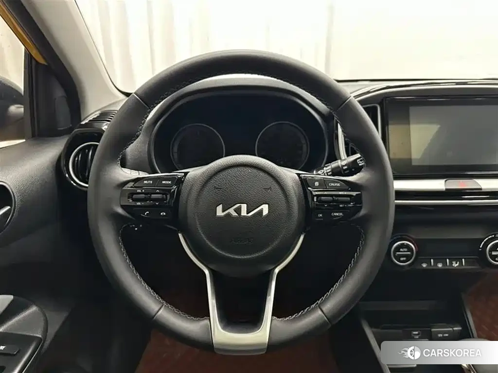 Kia KX1 2024 Yellow/orange из Китая