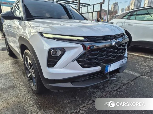 Chevrolet (GM Daewoo) The New Trail Blazer 2024 Белый двухцветный из Кореи
