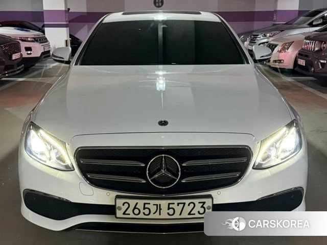 Mercedes-Benz E-Class W213 2019 Белый из Кореи