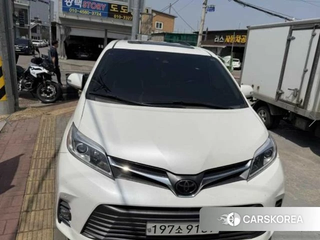 Toyota Sienna 2019 Белый из Кореи