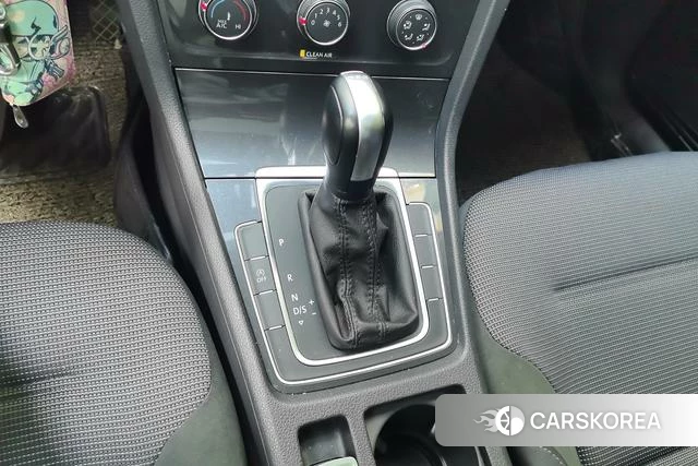 Volkswagen Golf 2018 Желтый из Китая