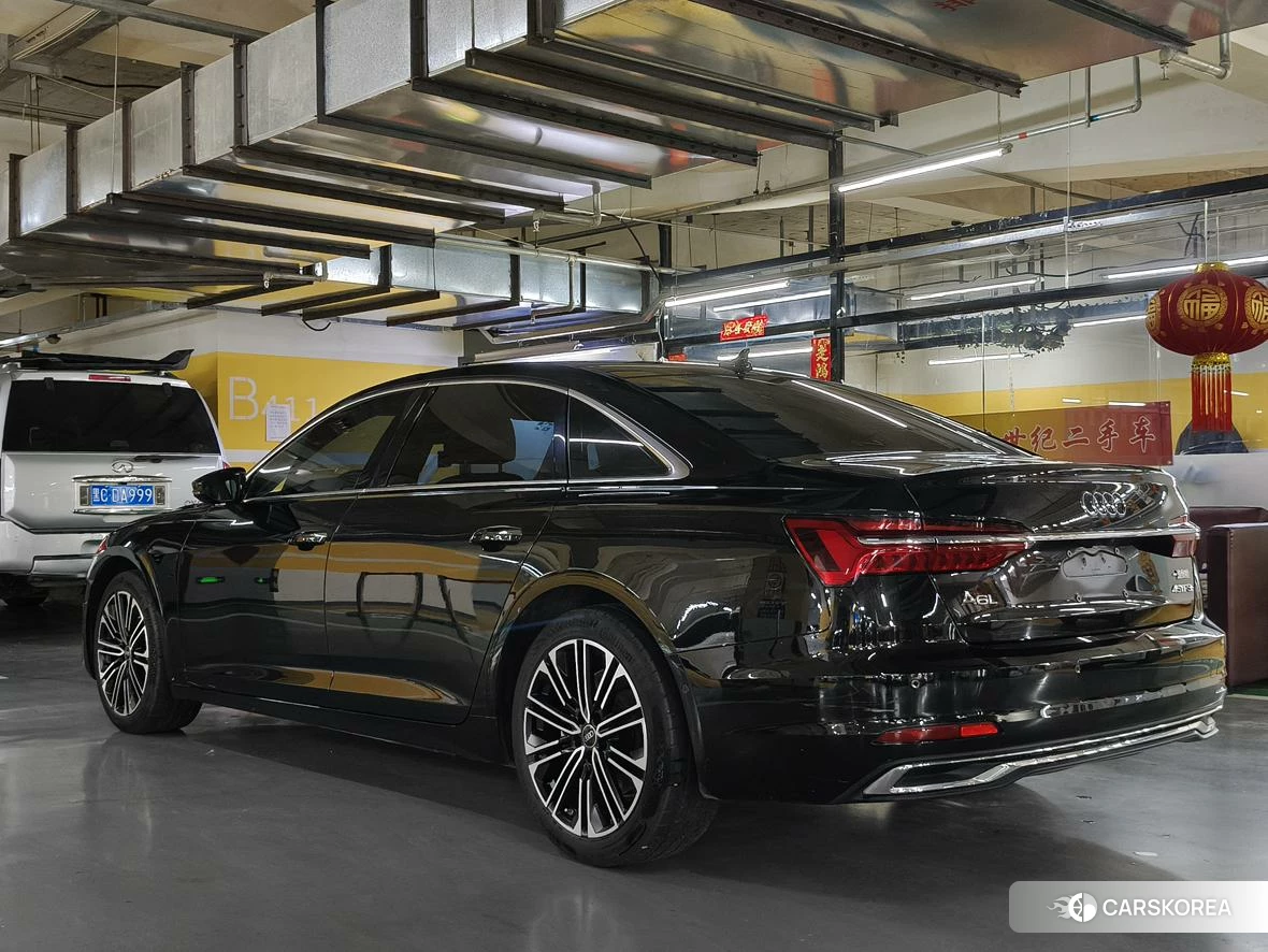 Audi A6L 2022 Черный из Китая