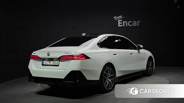BMW 5 Series (G60) 2024 Белый из Кореи