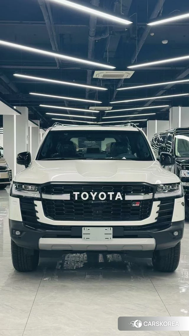 Toyota Land Cruiser (imported) 2024 Белый из Китая
