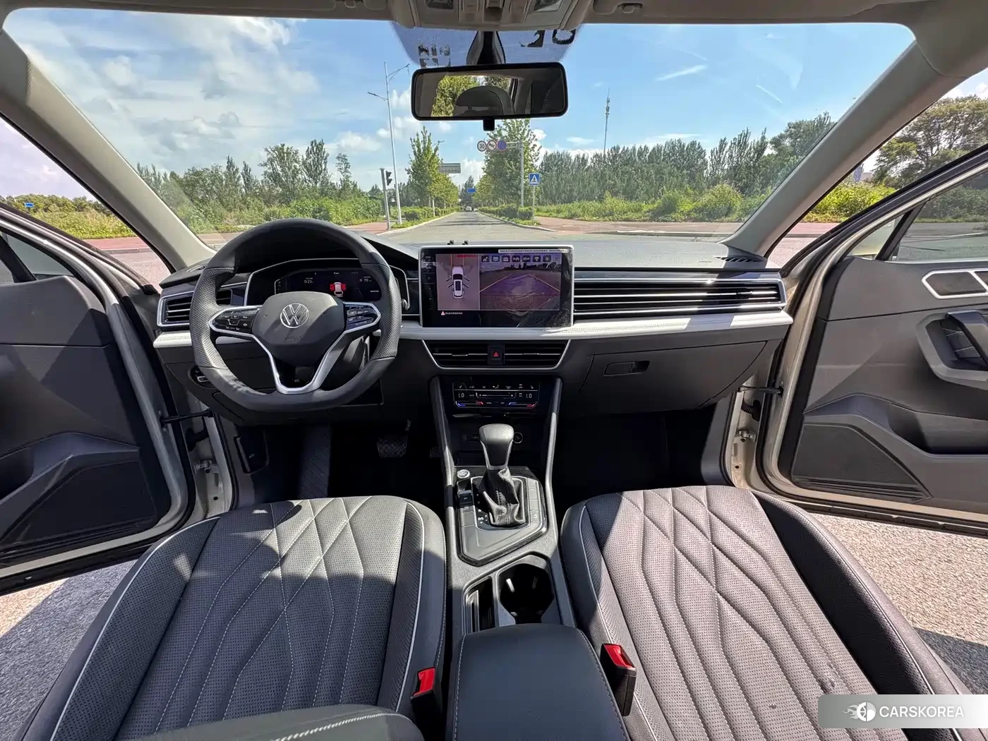 Volkswagen Tiguan L 2023 Champagne/brown из Китая, фото 2