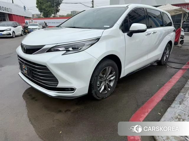 Toyota Saina 2025 Белый из Китая