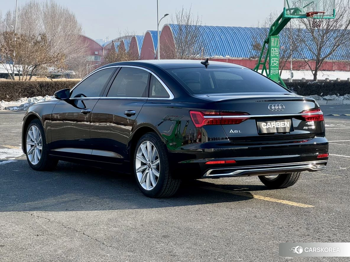 Audi A6L 2022 Черный из Китая