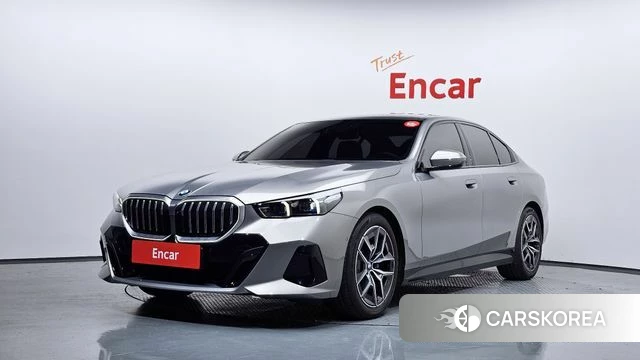 BMW 5 Series (G60) 2025 Серебристо-серый из Кореи