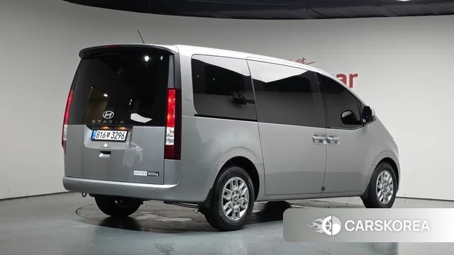 Hyundai Staria 2025 Серебристо-серый из Кореи