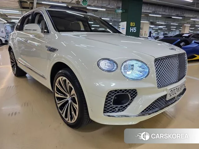 Bentley Bentayga 2023 Жемчужный цвет из Кореи