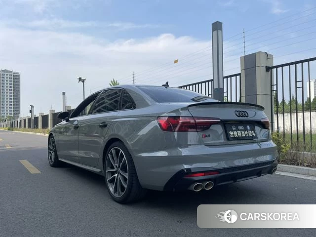 Audi S4 2021 Темно-серый из Китая