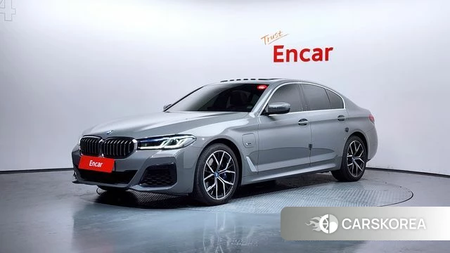 BMW 5 Series (G30) 2022 Серебристо-серый из Кореи
