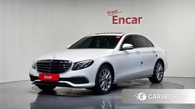 Mercedes-Benz E-Class W213 2018 Белый из Кореи
