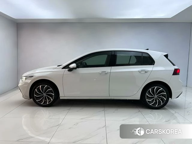 Volkswagen Golf 2023 Белый из Китая