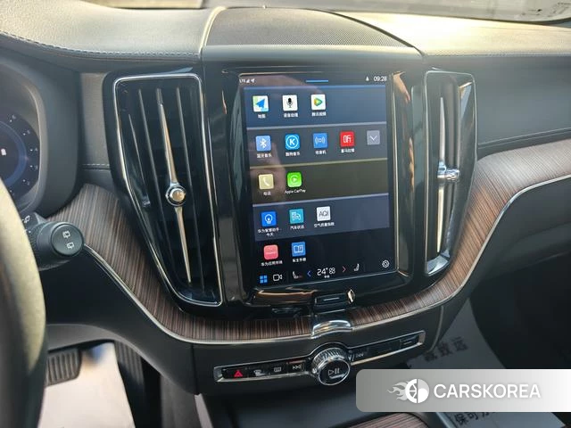 Volvo XC60 2022 Белый из Китая