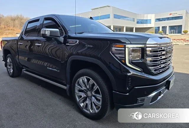 GMC Sierra 2023 Черный из Кореи