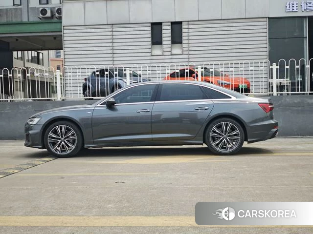 Audi A6L 2021 Темно-серый из Китая