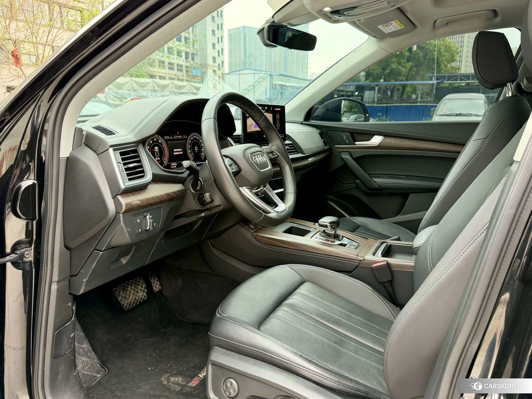 Audi Q5L 2025 Черный из Китая