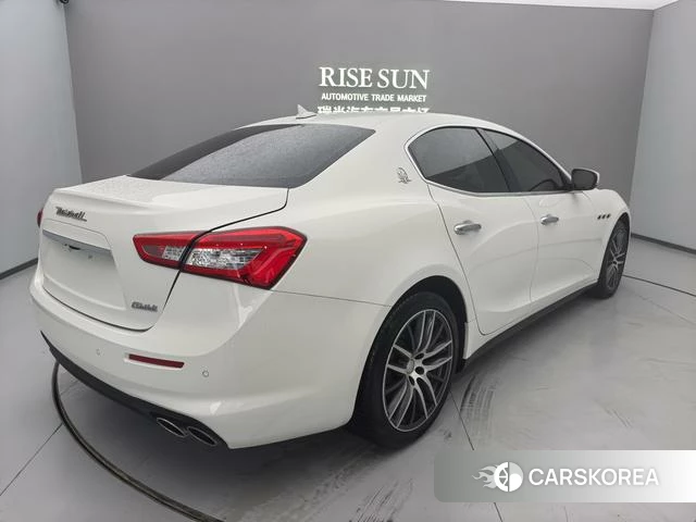 Maserati Ghibli 2019 Белый из Китая