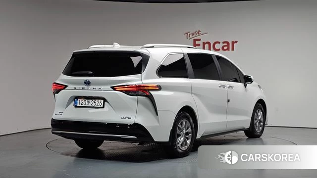 Toyota Sienna 4th Generation 2025 Белый из Кореи