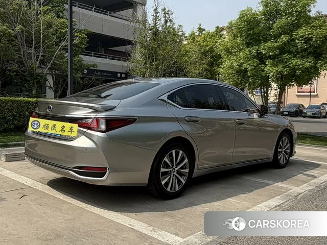 Lexus ES 2021 Серебристо-серый из Китая