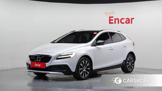 Volvo V40 Cross-Country 2018 Белый из Кореи