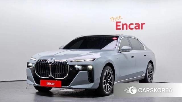 BMW 7 Series (G70) 2023 Светло-серебряный цвет из Кореи