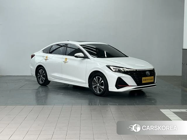 Chang'an Yidong 2024 Белый из Китая