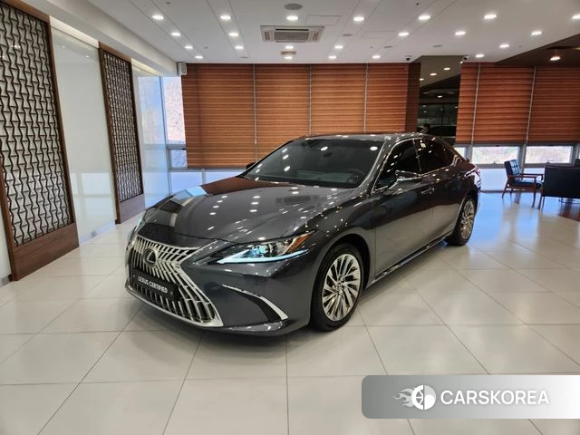 Lexus ES300h 7th generation 2025 Серый из Кореи