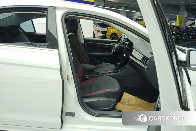 Volkswagen Bora 2022 Белый из Китая