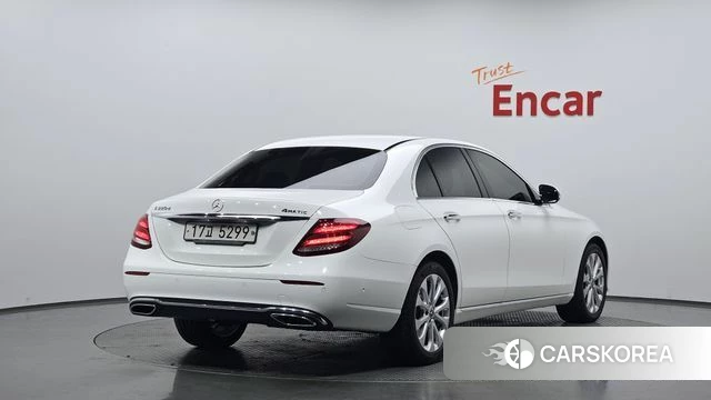 Mercedes-Benz E-Class W213 2018 Белый из Кореи
