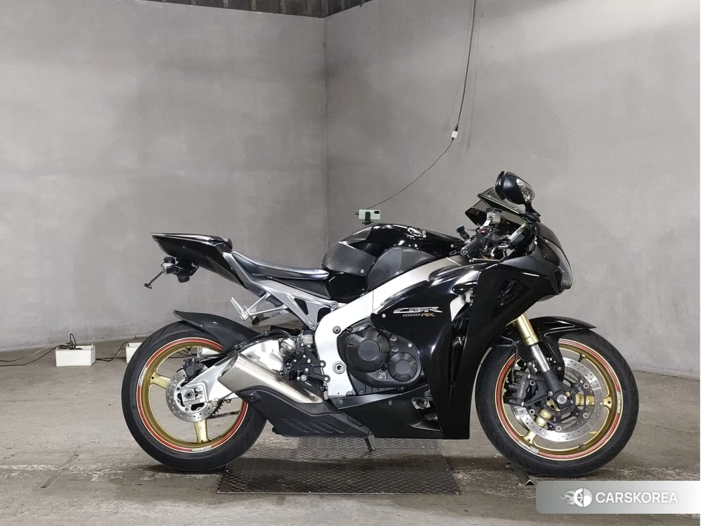 Проданный Honda CBR1000RR 2010 из Японии, фото 2