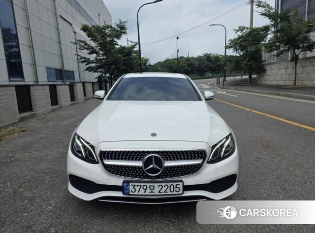 Mercedes-Benz E-Class W213 2018 Белый из Кореи