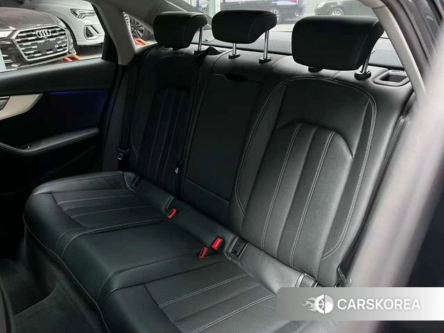 Audi A4L 2022 Темно-серый из Китая