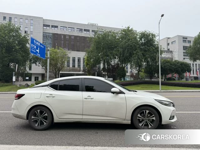 Nissan Xuan Yi 2021 Белый из Китая