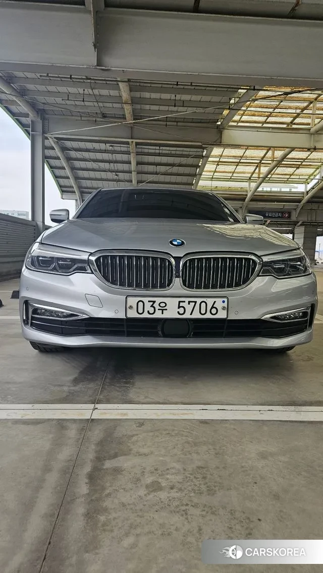 BMW 5 Series (G30) 2018 Серебристо-серый из Кореи