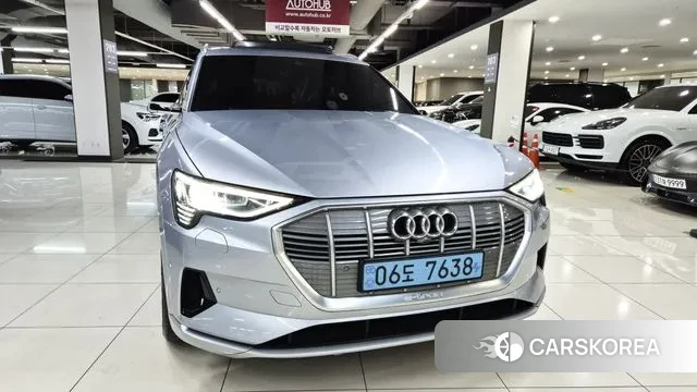 Audi e-Tron 2020 Серебряный из Кореи