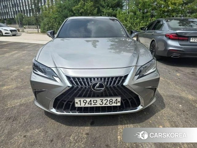 Lexus ES300h 7th generation 2024 Серый из Кореи